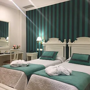 Adriano Boutique Отель